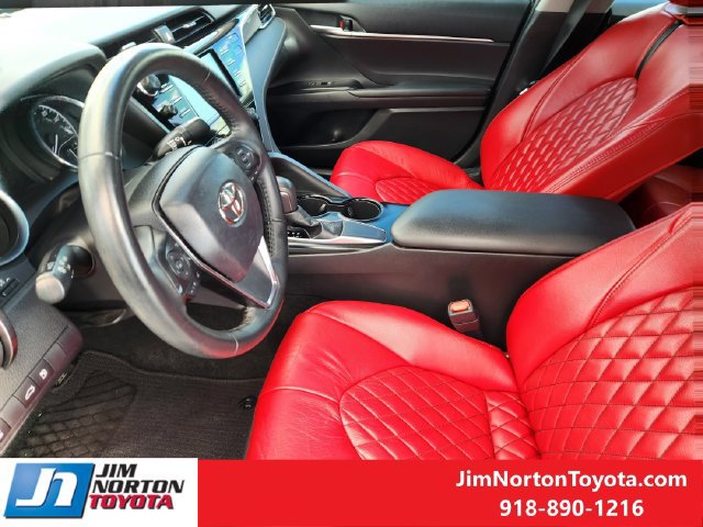 Used 2018 Toyota Camry SE w/ Moonroof Package FWD image 14