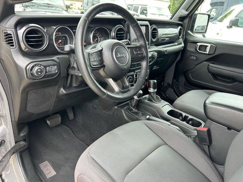 Used 2022 Jeep Gladiator Sport AWD/4WD image 9