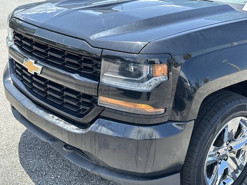 Used 2018 Chevrolet Silverado 1500 Custom w/ Custom Value Package RWD image 10