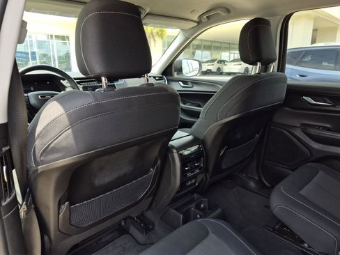 Used 2024 Jeep Grand Cherokee L Laredo w/ Luxury Tech Group I AWD/4WD image 19