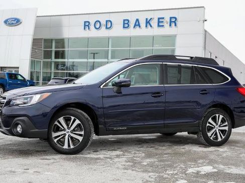 Used 2018 Subaru Outback 2.5i Limited image 3