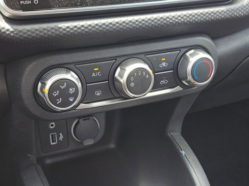 New 2025 Nissan Kicks Play S image 10