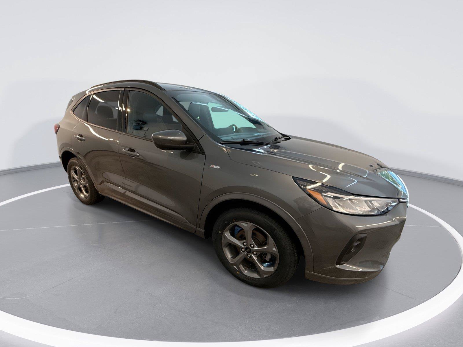 Used 2023 Ford Escape ST-Line Select w/ Tech Pack #2 AWD/4WD image 1