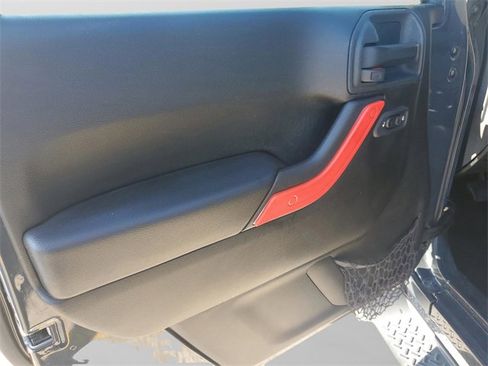 Used 2017 Jeep Wrangler Unlimited Sahara w/ Max Tow Package image 11