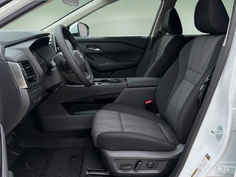 New 2026 Nissan Rogue SV w/ Cold Weather Package AWD/4WD image 18