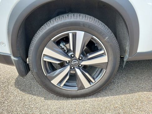 Used 2024 Nissan Rogue SL w/ SL Premium Package FWD image 29