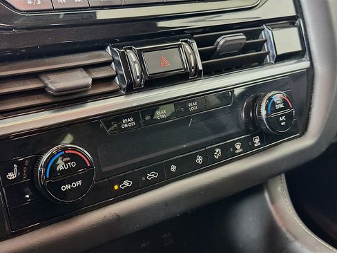 Used 2024 Nissan Pathfinder SV image 23