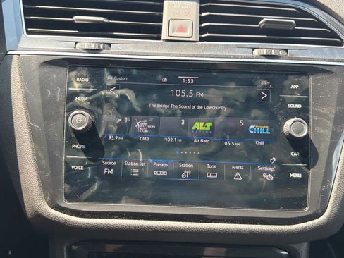 Used 2022 Volkswagen Tiguan SE R-Line image 30