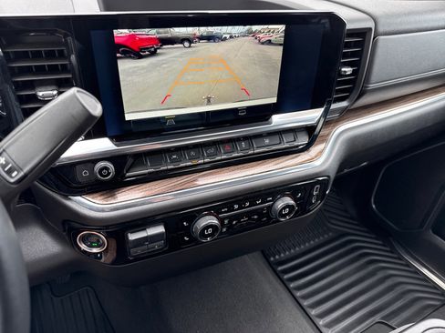 Used 2025 Chevrolet Silverado 1500 LT image 18