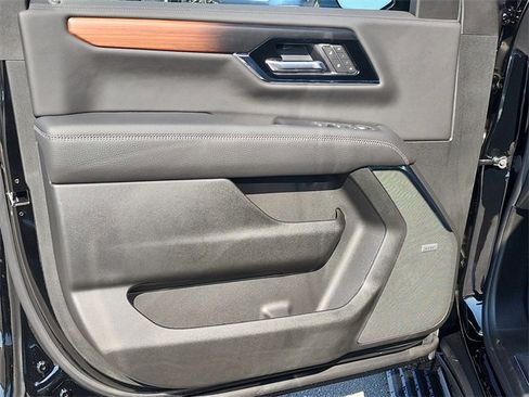 New 2026 GMC Yukon XL Denali w/ Denali Reserve Package image 11