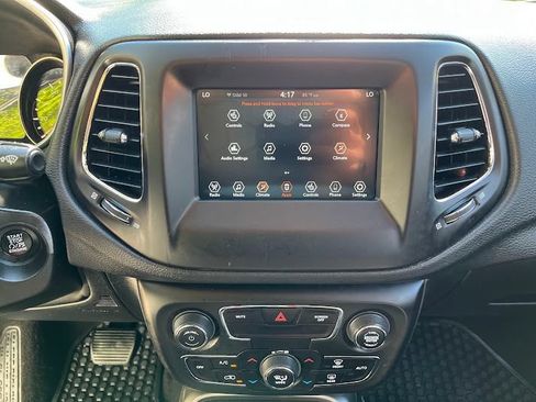 Used 2019 Jeep Compass Latitude w/ Popular Equipment Group AWD/4WD image 19