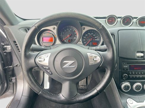 Used 2020 Nissan 370Z w/ Sport Package image 11