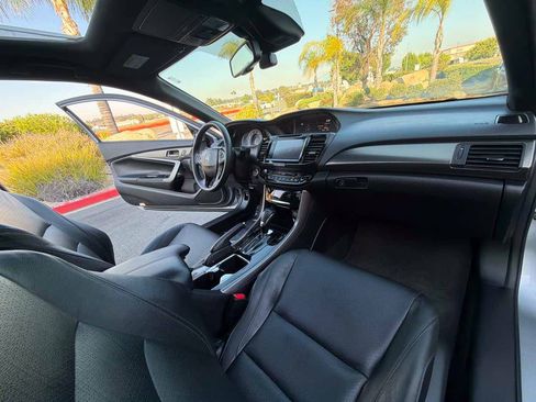 Used 2017 Honda Accord Touring image 19