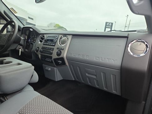 Used 2016 Ford F250 XLT w/ XLT Premium Package AWD/4WD image 13