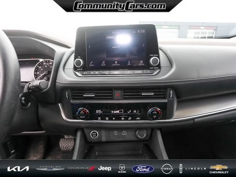 Used 2023 Nissan Rogue SV image 15