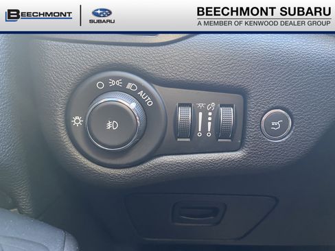 Used 2020 Jeep Cherokee Trailhawk image 14