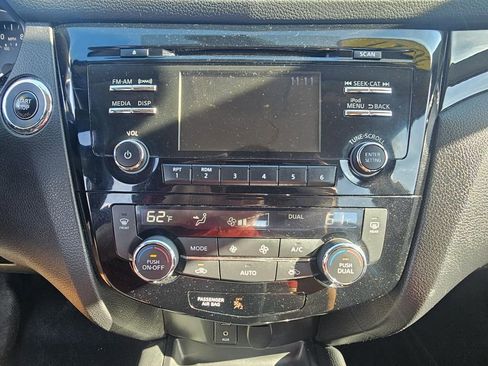 Used 2017 Nissan Rogue Sport SV image 18