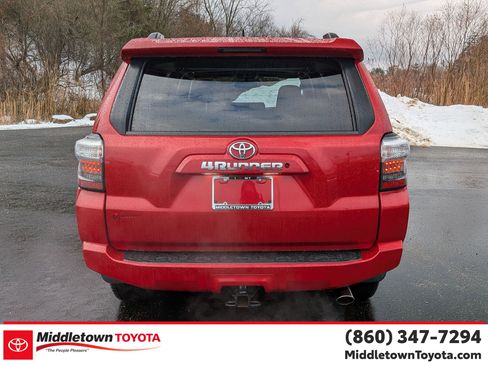 Used 2017 Toyota 4Runner SR5 Premium image 4