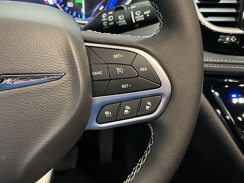 New 2026 Chrysler Pacifica Select FWD image 24