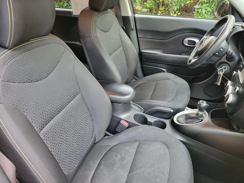 Used 2016 Kia Soul + FWD image 10