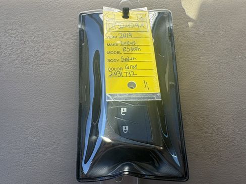 Used 2019 Lexus ES 300h w/ Luxury Package image 35