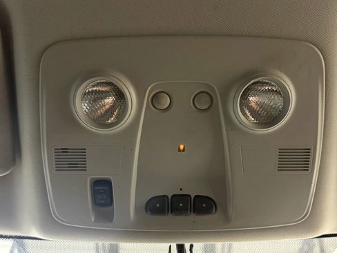 Used 2013 GMC Acadia Denali image 38