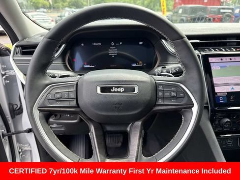 Used 2023 Jeep Grand Cherokee L Limited AWD/4WD image 28