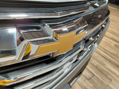 Used 2026 Chevrolet Equinox LT AWD/4WD image 12
