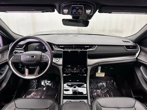 New 2025 Jeep Grand Cherokee Limited w/ Black Appearance Package image 24