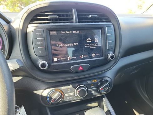 Used 2023 Kia Soul LX FWD image 18