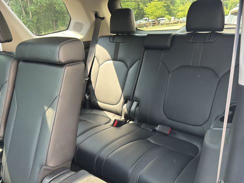 Used 2023 Honda Pilot Touring image 16