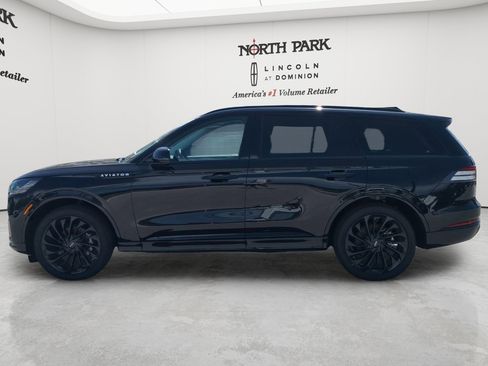 Used 2026 Lincoln Aviator Reserve AWD/4WD image 2