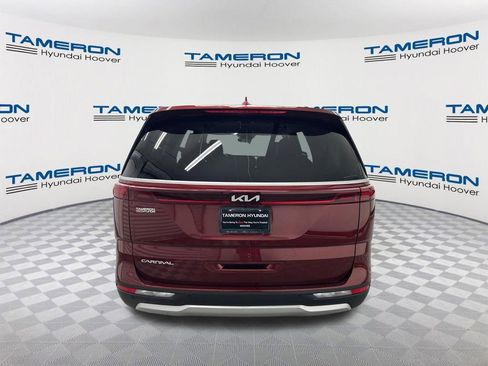 Used 2024 Kia Carnival LX FWD image 4