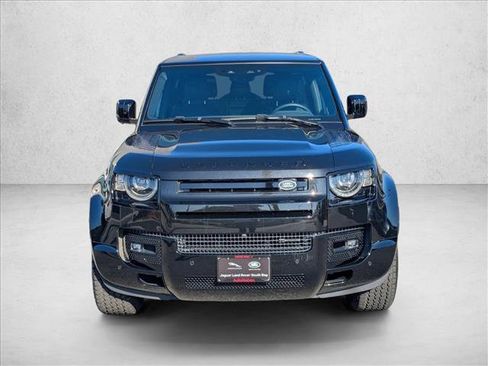 Used 2023 Land Rover Defender 90 X-Dynamic SE image 2