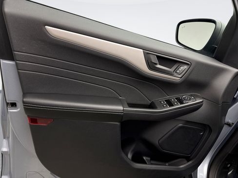 Used 2022 Ford Escape SE w/ Convenience Package image 9