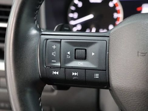 Used 2025 Nissan Rogue SV FWD image 22