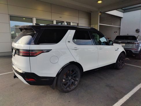 Used 2023 Land Rover Discovery S R-Dynamic image 10