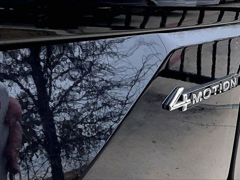 Used 2024 Volkswagen Atlas Peak Edition SE image 40