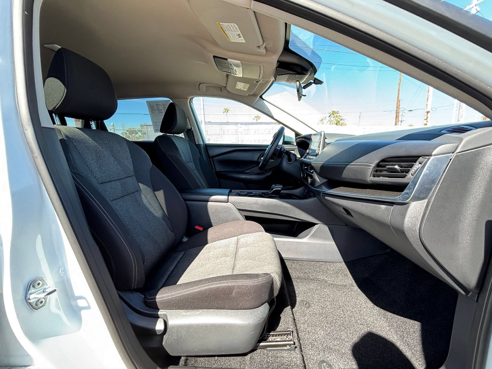 Used 2025 Nissan Rogue SV AWD/4WD image 28