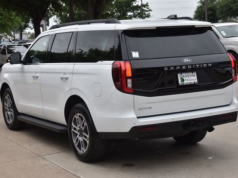 Certified 2025 Ford Expedition Active AWD/4WD image 10