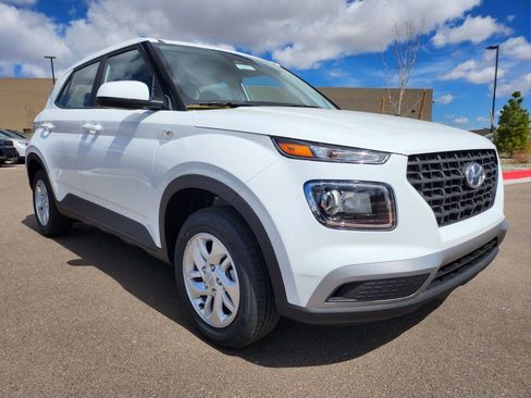 New 2026 Hyundai Venue SE image 2