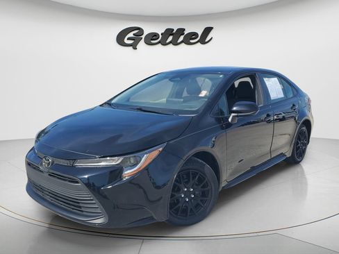 Certified 2023 Toyota Corolla LE FWD image 1