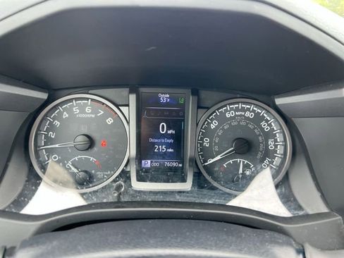 Used 2019 Toyota Tacoma TRD Off-Road w/ Technology Package AWD/4WD image 12