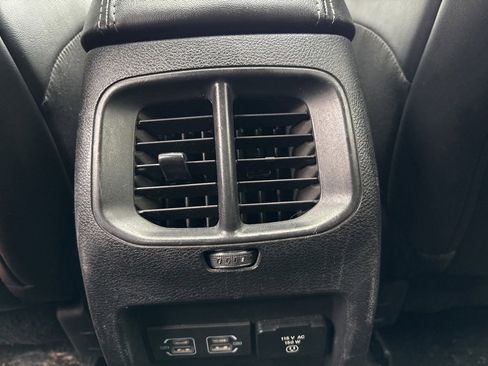 Used 2021 Jeep Cherokee Limited image 7