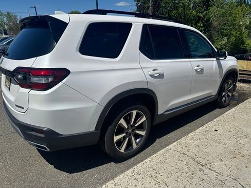 Used 2023 Honda Pilot Touring image 6