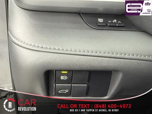 Used 2022 Toyota Highlander XLE image 30