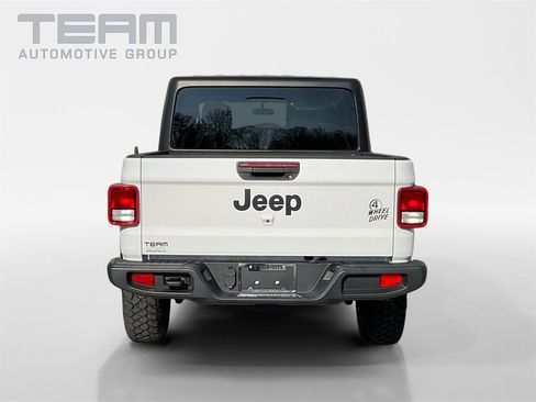 Used 2022 Jeep Gladiator Willys image 6