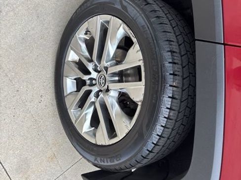 Used 2019 Toyota RAV4 Limited w/ Advanced Technology Package AWD/4WD image 11