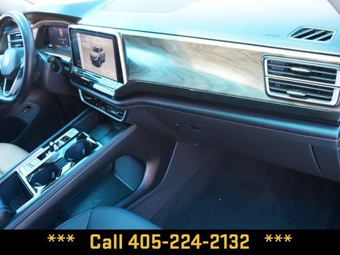 Used 2025 Volkswagen Atlas SE FWD image 19