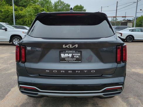 Used 2022 Kia Sorento S w/ Panoramic Sunroof Package FWD image 6